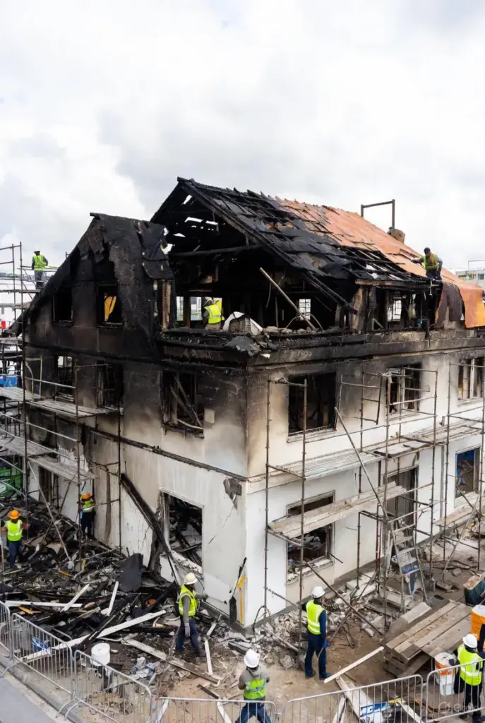 שיקום מבנה לאחר נזקי אש קשים